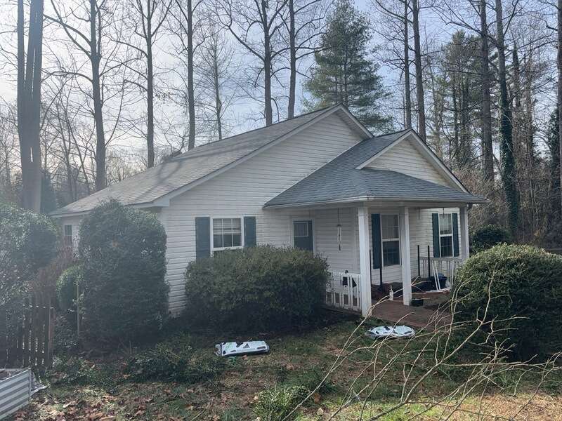 906 West Blue Ridge Road , East Flat Rock, NC, US