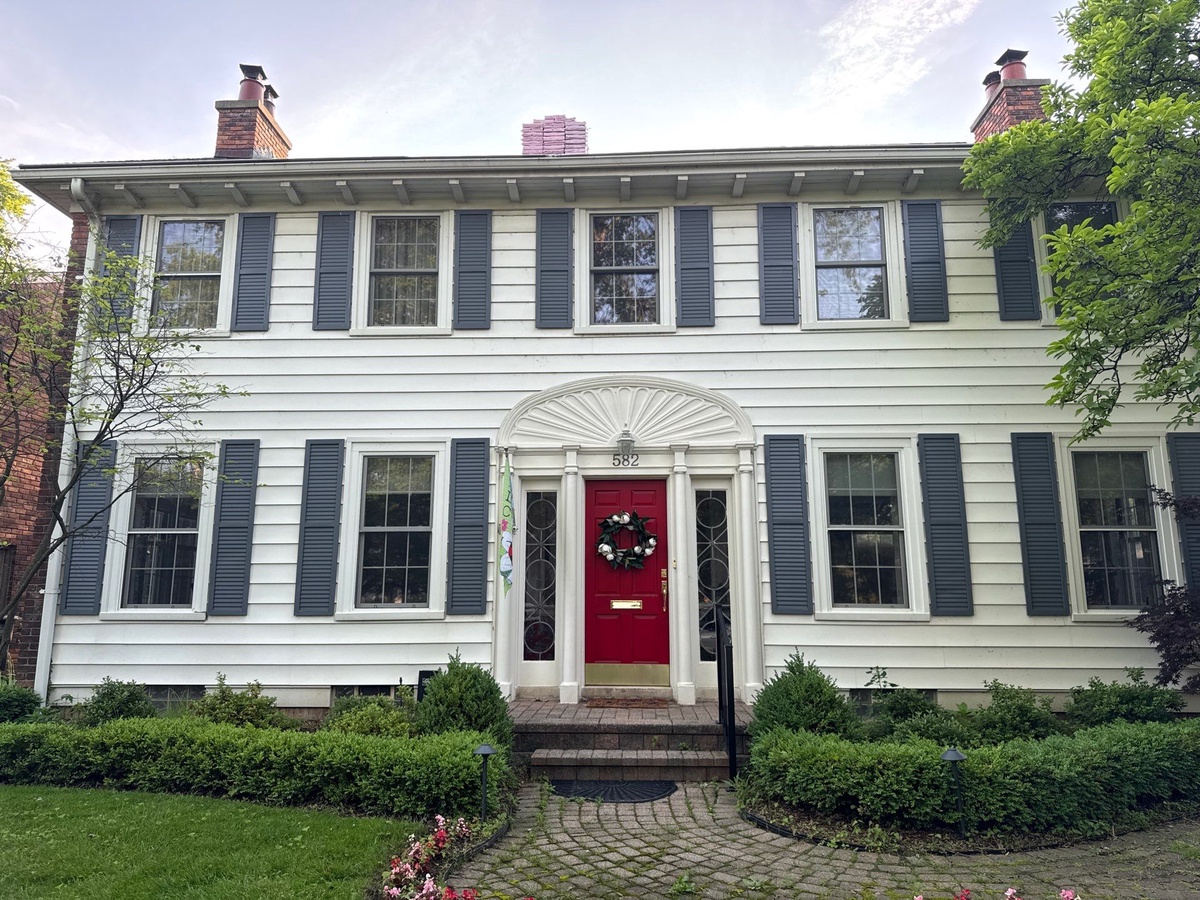 582 Rivard Blvd , Grosse Pointe, MI, US