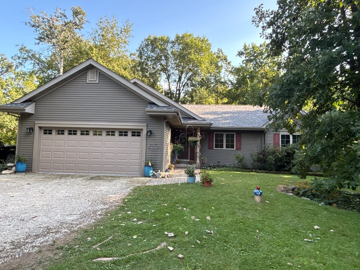 13644 Base Line Road , Genoa, IL, US
