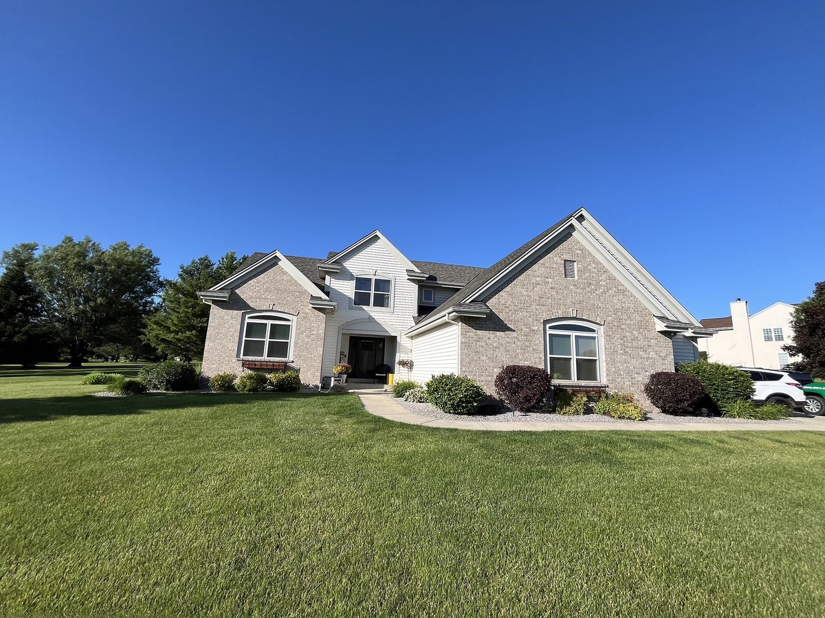 W262N5484 Boden Lane , Sussex, WI, US