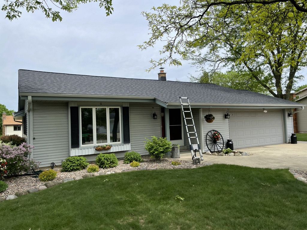 4126 West Sharon Lane , Franklin, WI, US