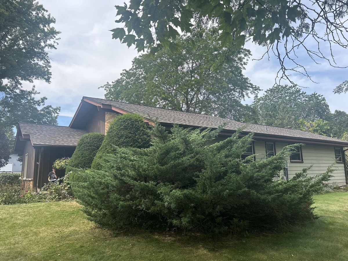 330 Criglas Road , Wales, WI, US