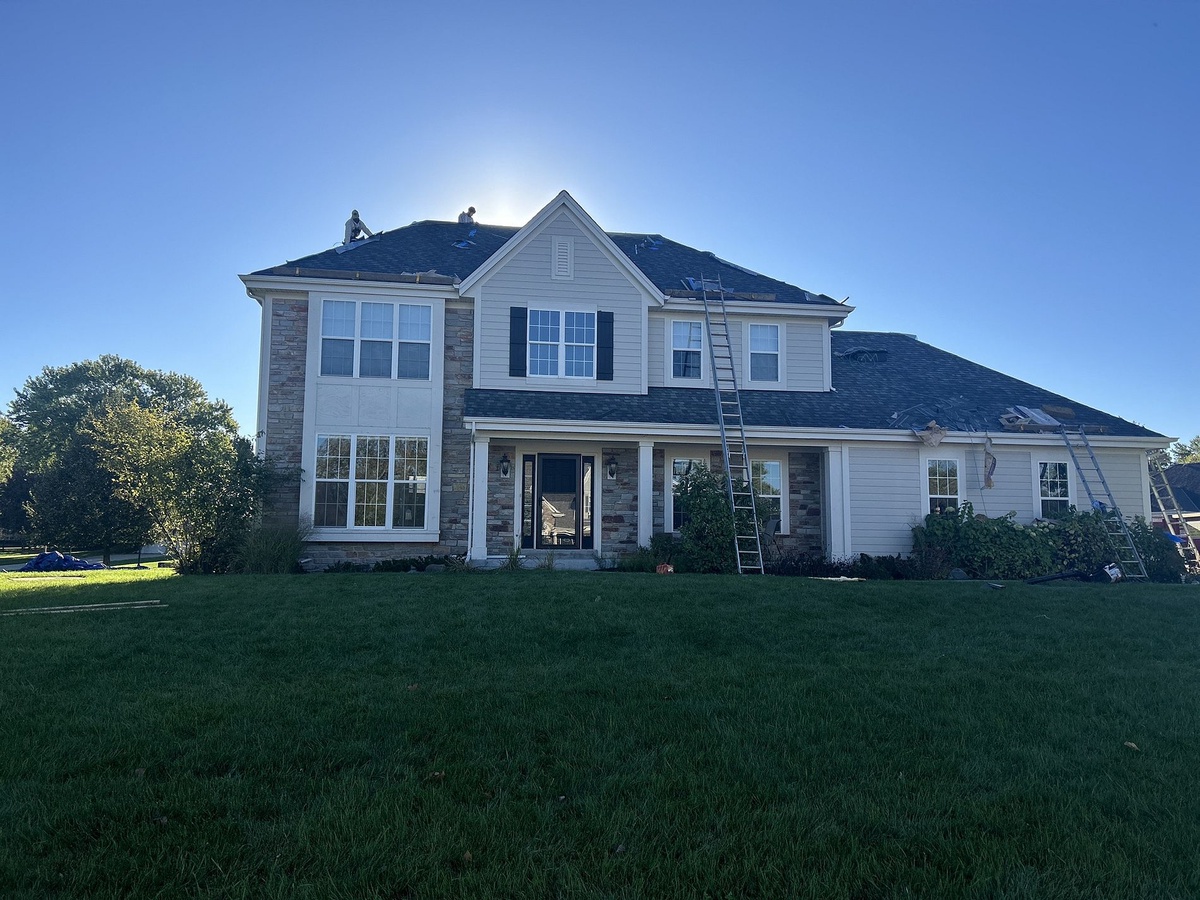 W273N2540 Arlington Drive , Pewaukee, WI, US