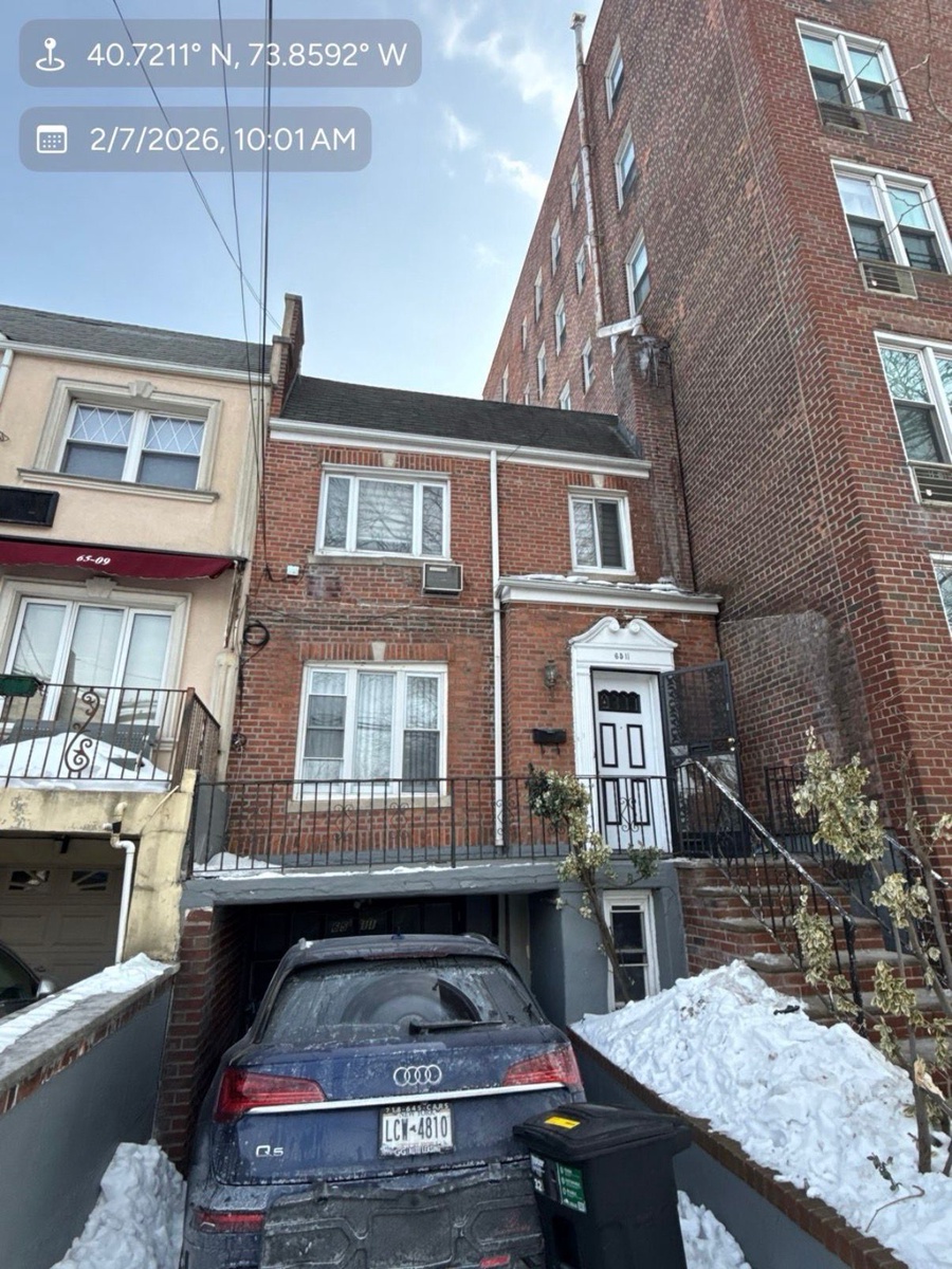 65-11 Alderton Street , Queens, NY, US
