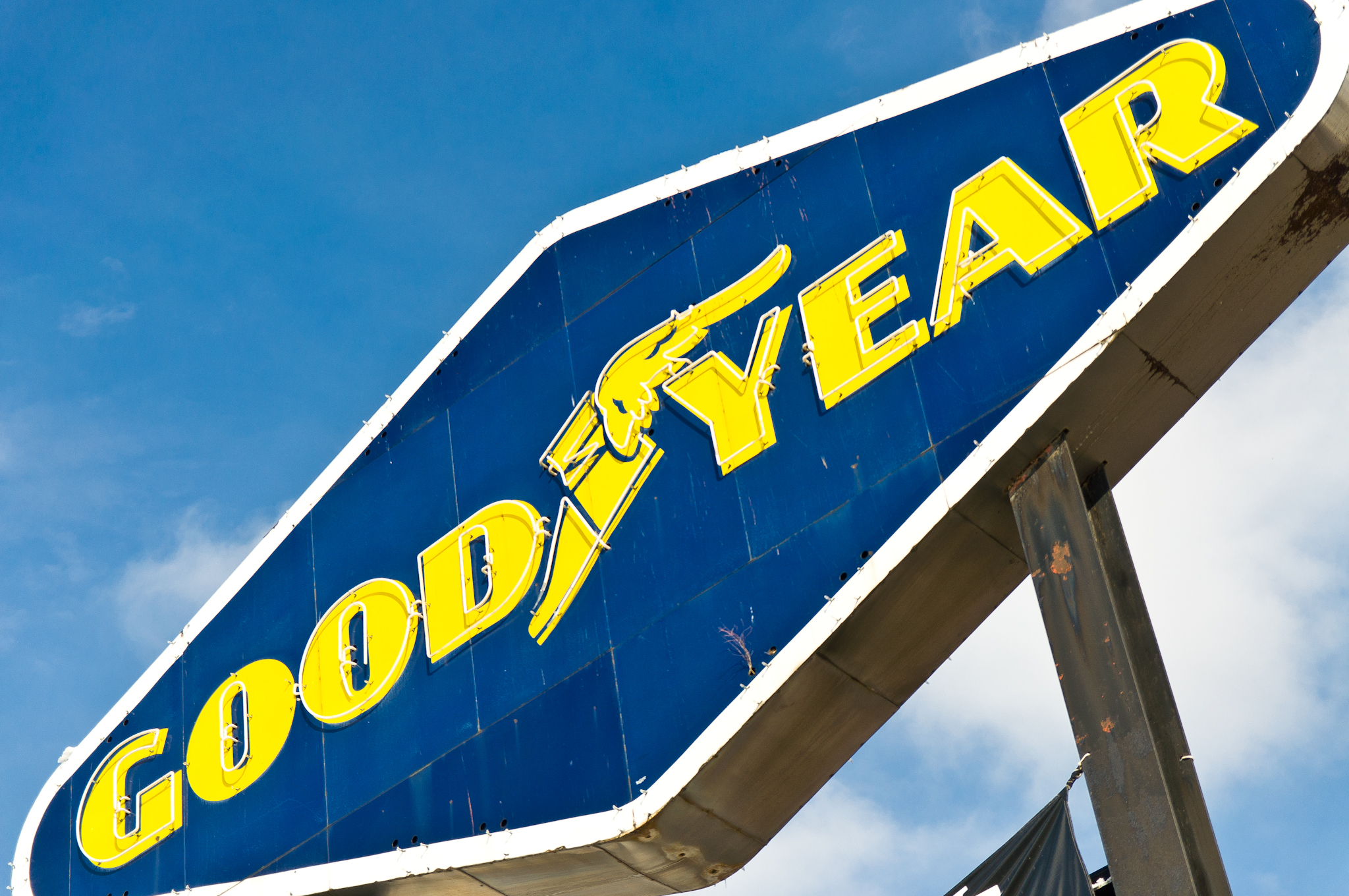 Goodyear company. Goodyear. Goodyear компания. Goodyear логотип. American Goodyear компания.