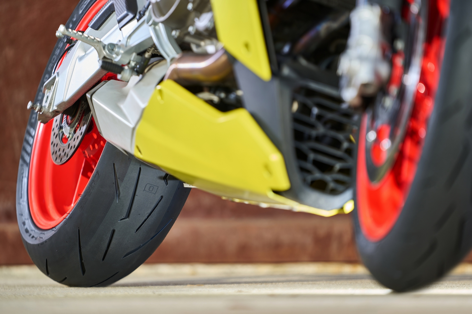 ディスカウントセールの-3978500 DIABLO ROSSO IV 110/70 ZR 17 M/C 54W TL FRONT PIRELLI  [バイクタイヤ]：総合通販PREMOA 店