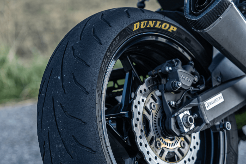 Dunlop Qualifier CORE allarga la gamma: prestazioni hypersport per tutti gomme moto motocicletta mescole prestazioni struttura prezzo