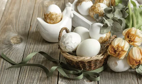 festive-composition-easter-holiday-with-fresh-spring-flowers-eggs-easter-decor-concept.jpg