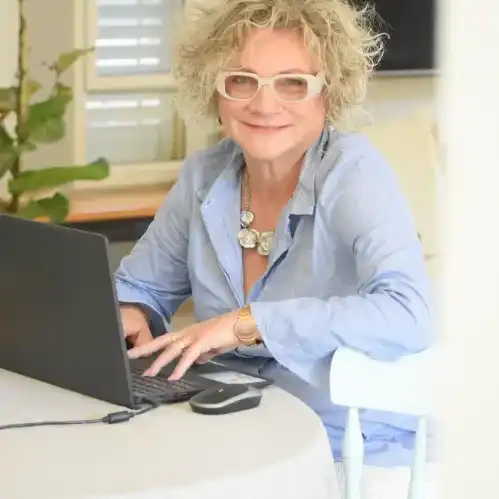 פסיכותרפיסטית ושיעורי מתמטיקה – שילוב ייחודי | סלינה קרפטי