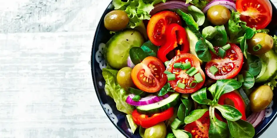 סלטים וטוסט בהרכבה אישית