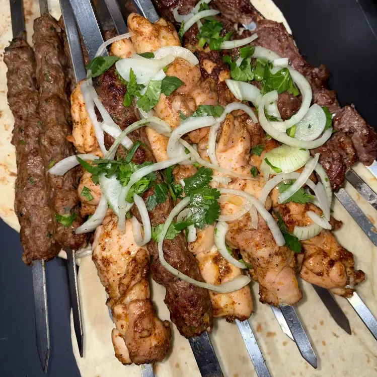 על אש "אצל פאפאיי"