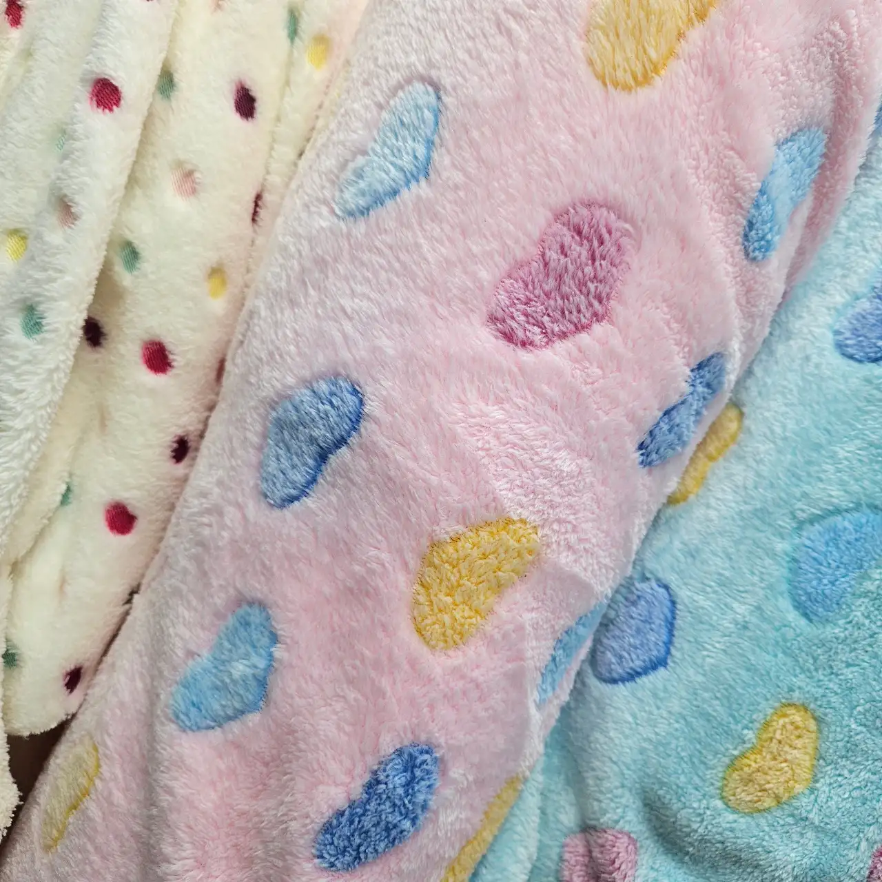 בד פליז משי קורל