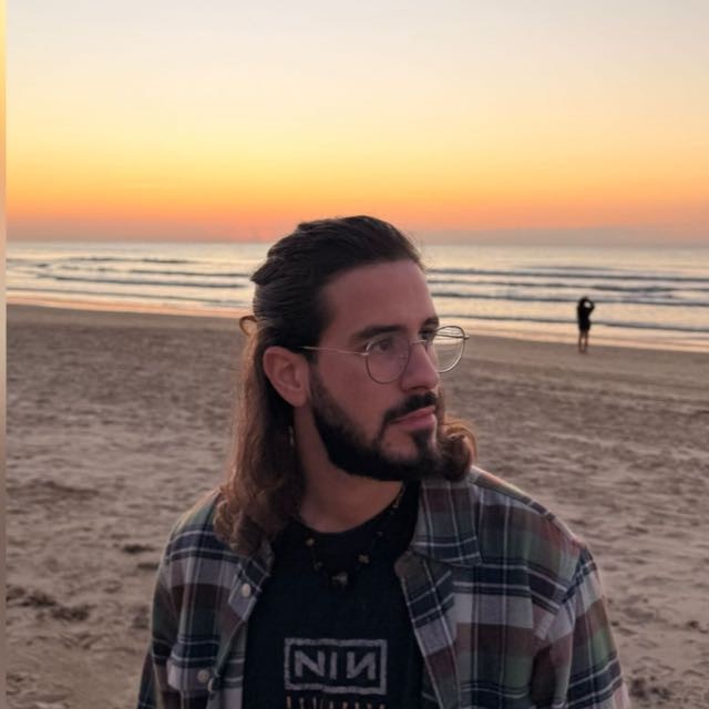 קצת עליי || אופק הלאלי נגרות מעץ מלא בעיצוב אישי