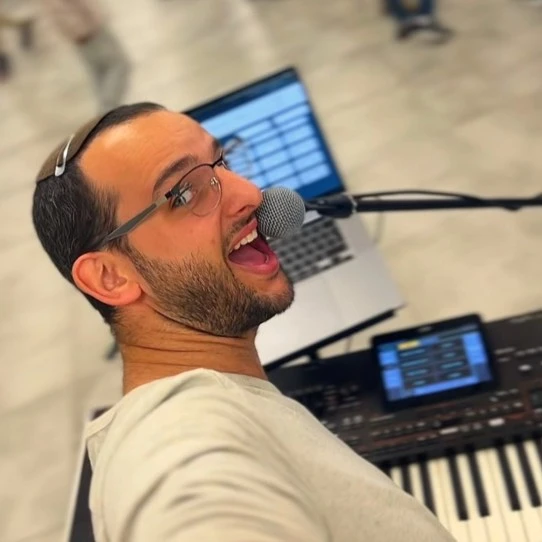 קצת עליי || הראל עזרא – נגן אחד תזמורת שלמה | להקה & DJ