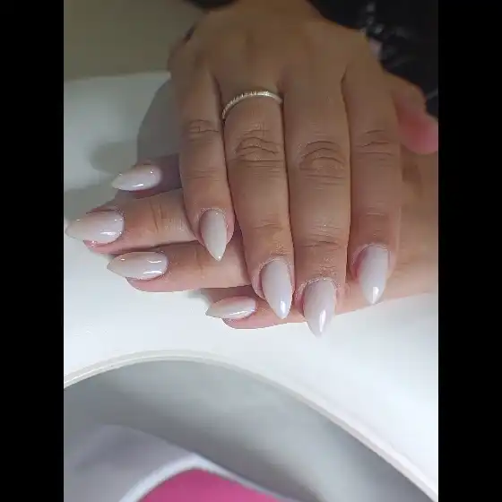 בניה ציפורניים מילוי