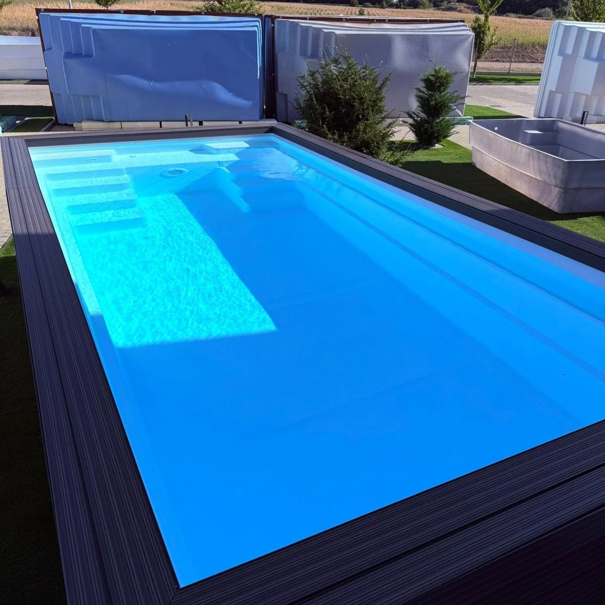 בריכות פוליאתילן – הבחירה החכמה לגינה שלכם!