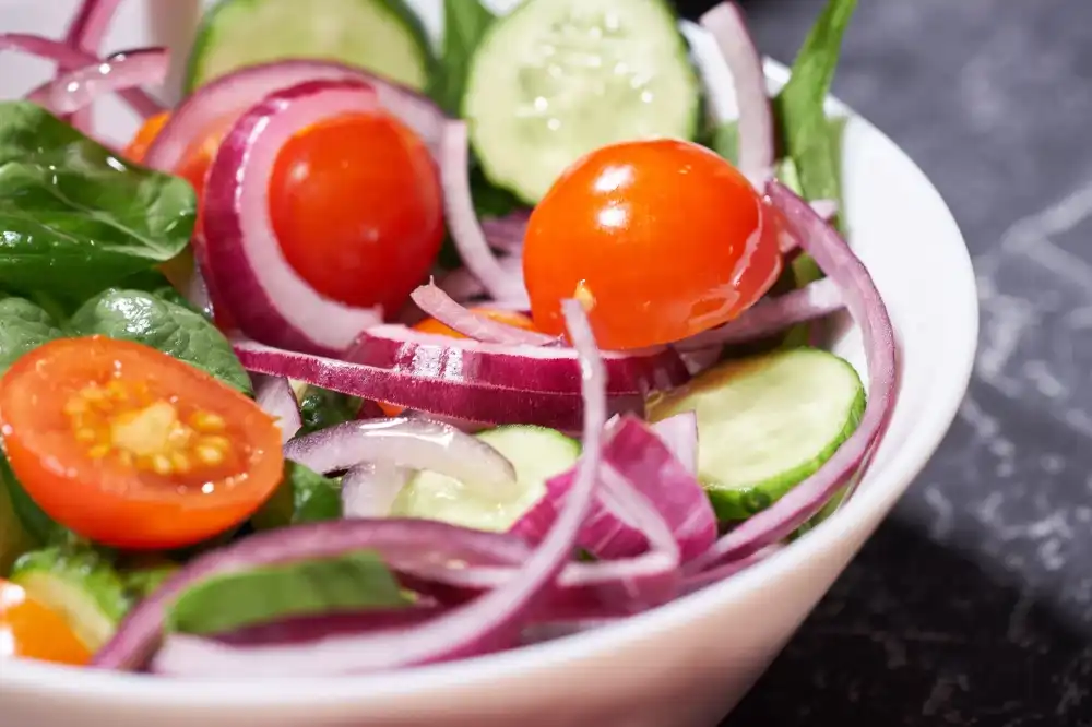 סלטים וטוסטים