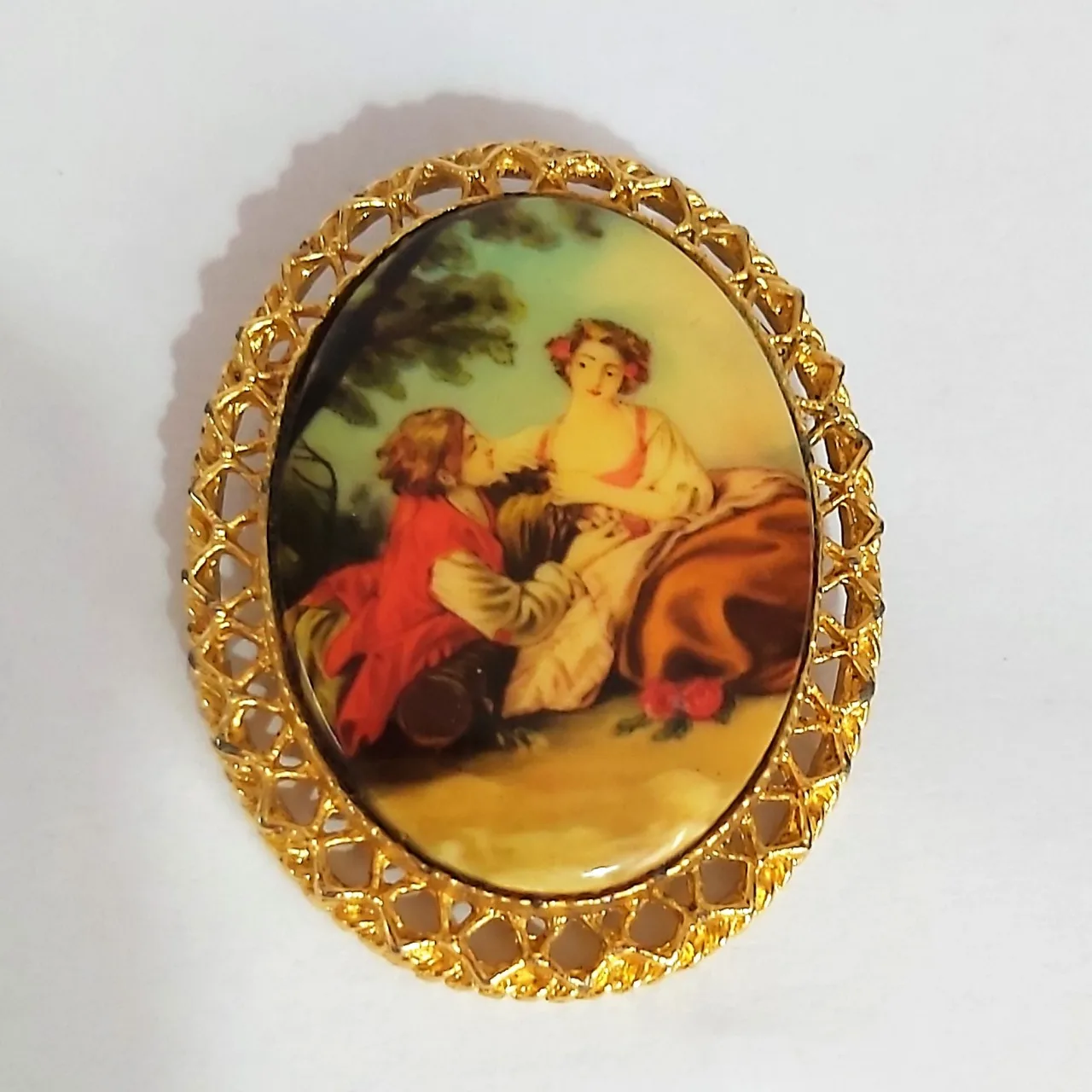 סיכות לבגד ולראש