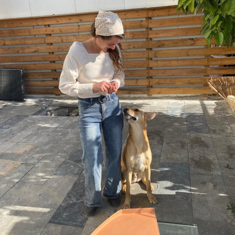 תהלה דוגווקרית ומאלפת בכוכב יאיר