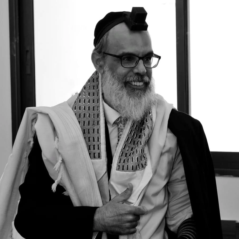 קצת עליי || עומר אבירי ספרי תורה תפילין מזוזות ותשמישי קדושה