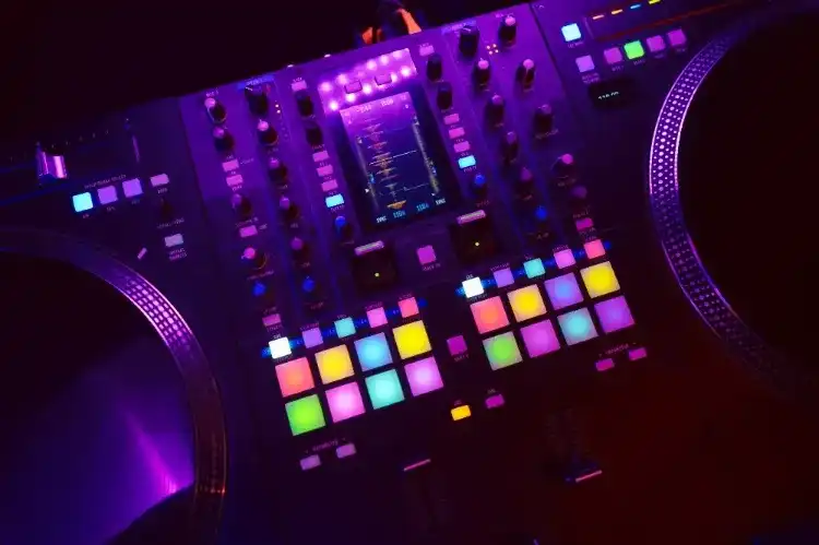 שירותי DJ