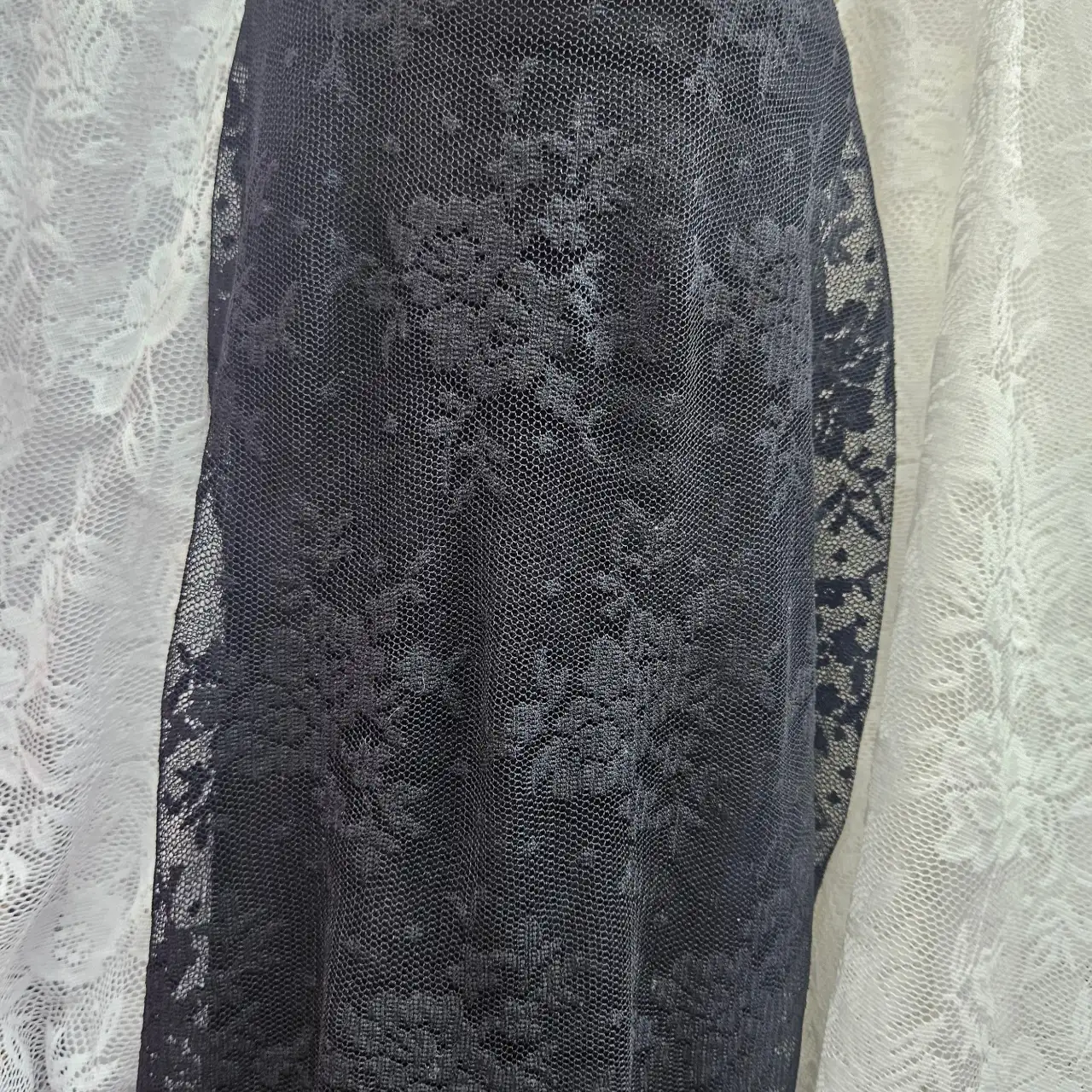 תחרות לבן/ שחור/שמנת