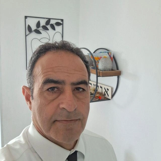 קצת עליי || עורך דין אבי מור