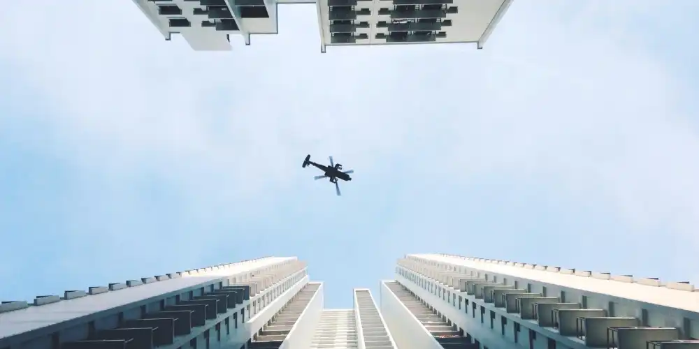 פתרונות ניקיון באמצעות רחפן – טכנולוגיה חכמה ומדויקת | CleaX