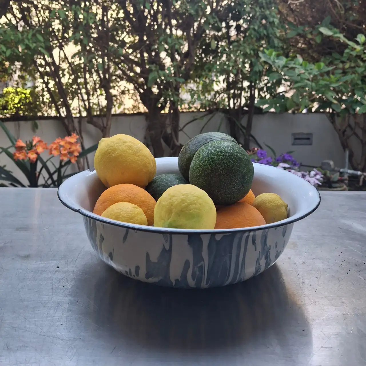 קערת אמאייל וינטאג כחול לבן קוטר 30 סמ מחיר 110 שח