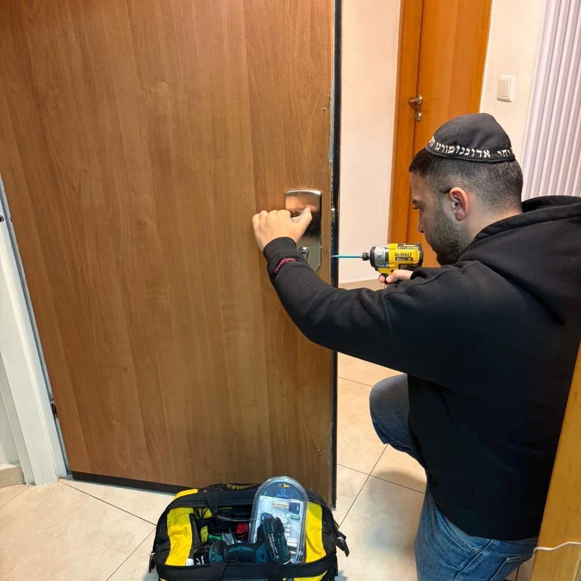 קצת עליי || אריאל המנעולן