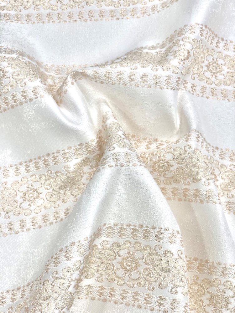 ז׳קארד דגם פסי עיטור