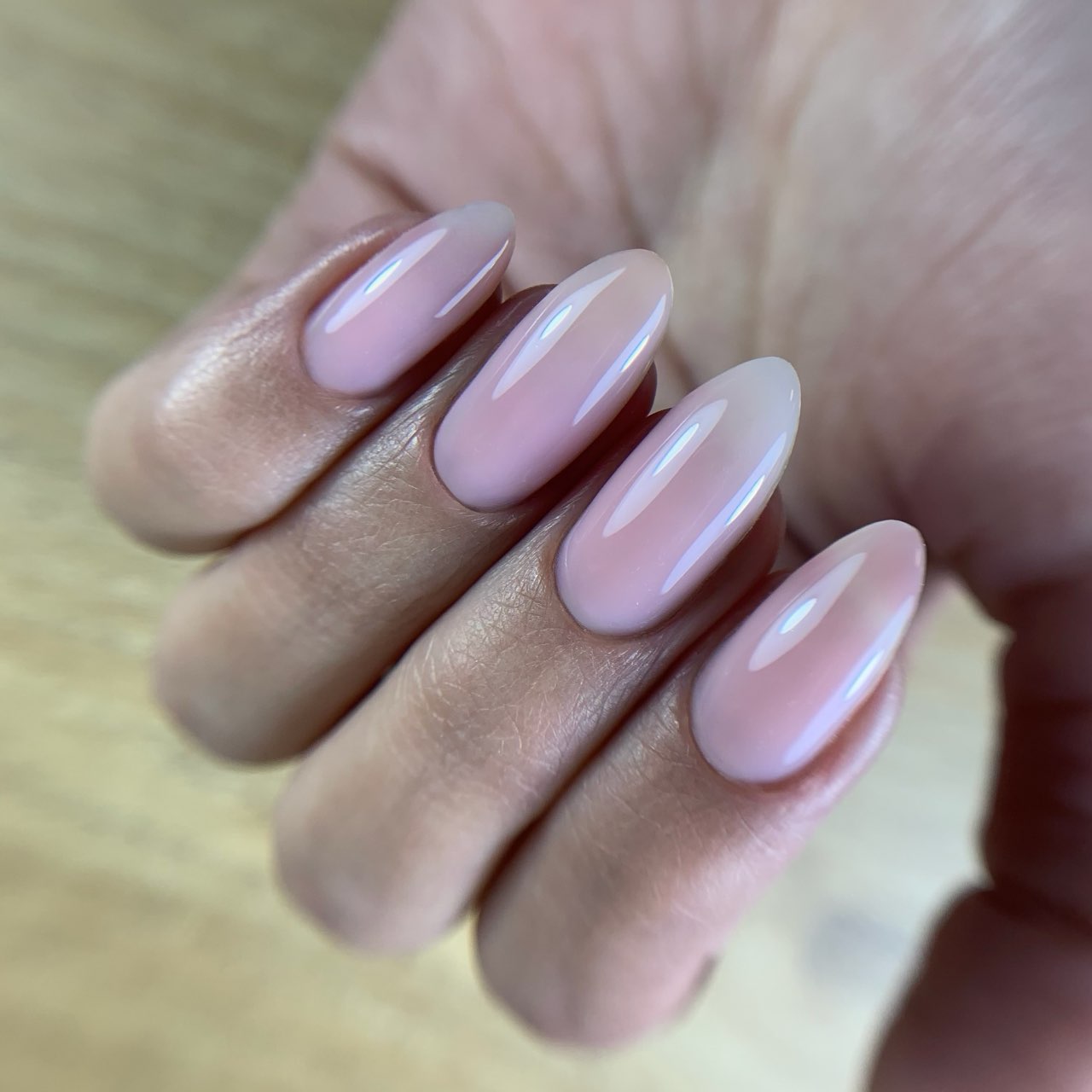 מניקור לק ג׳ל