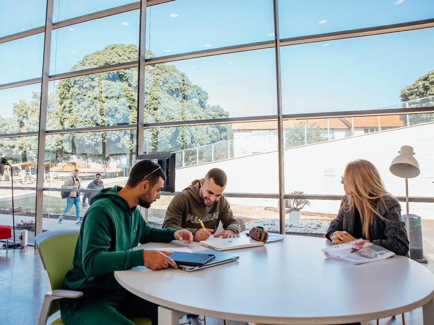 חשיפה ישירה לסטודנטים באקדמיה