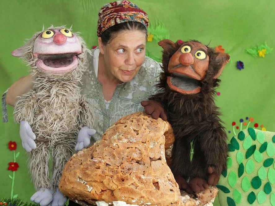 קצת עליי || תיאטרון אגדתא