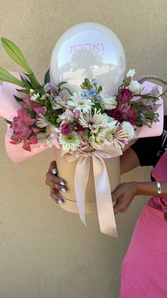 קופסאות וסלסלאות פרחים