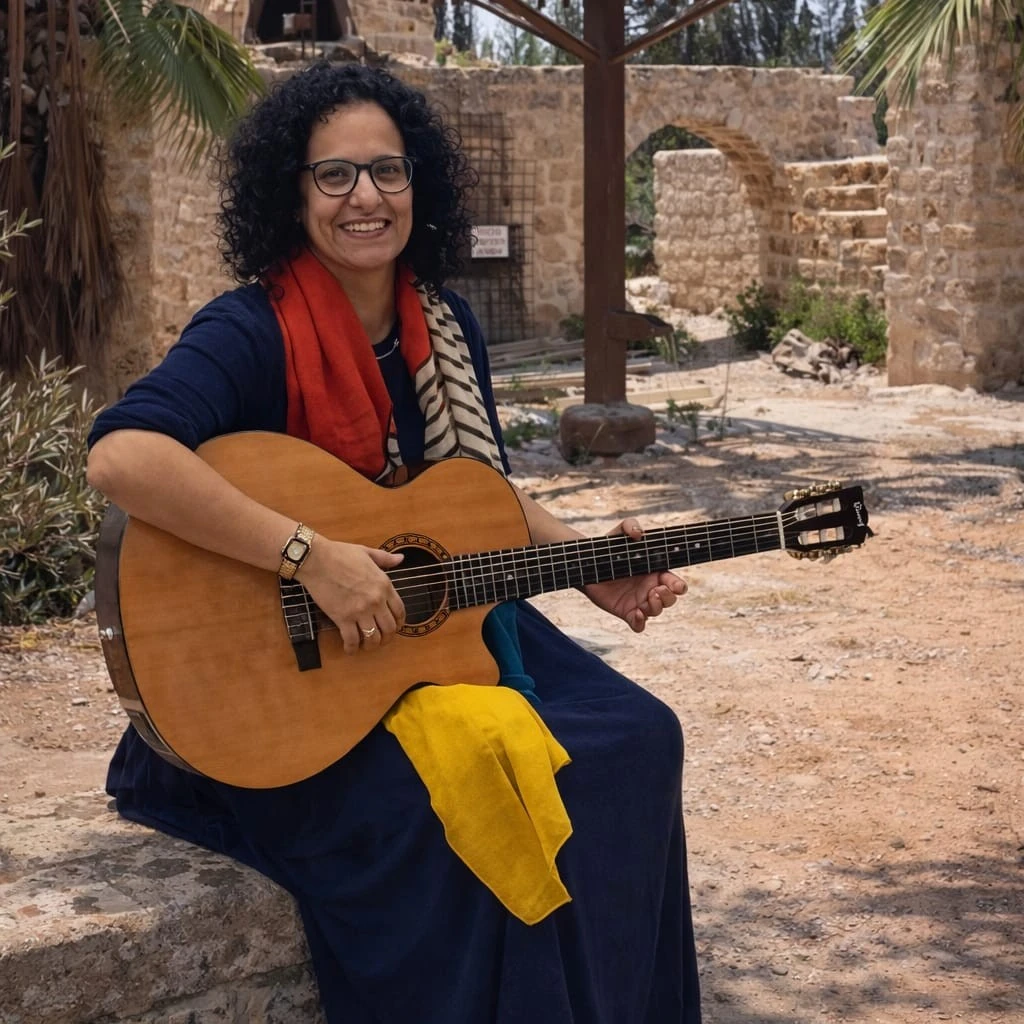 קצת עליי || לשיר בכיף עם נסיה והגיטרה