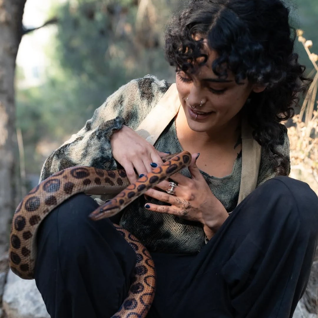 קצת עלינו || Andhera