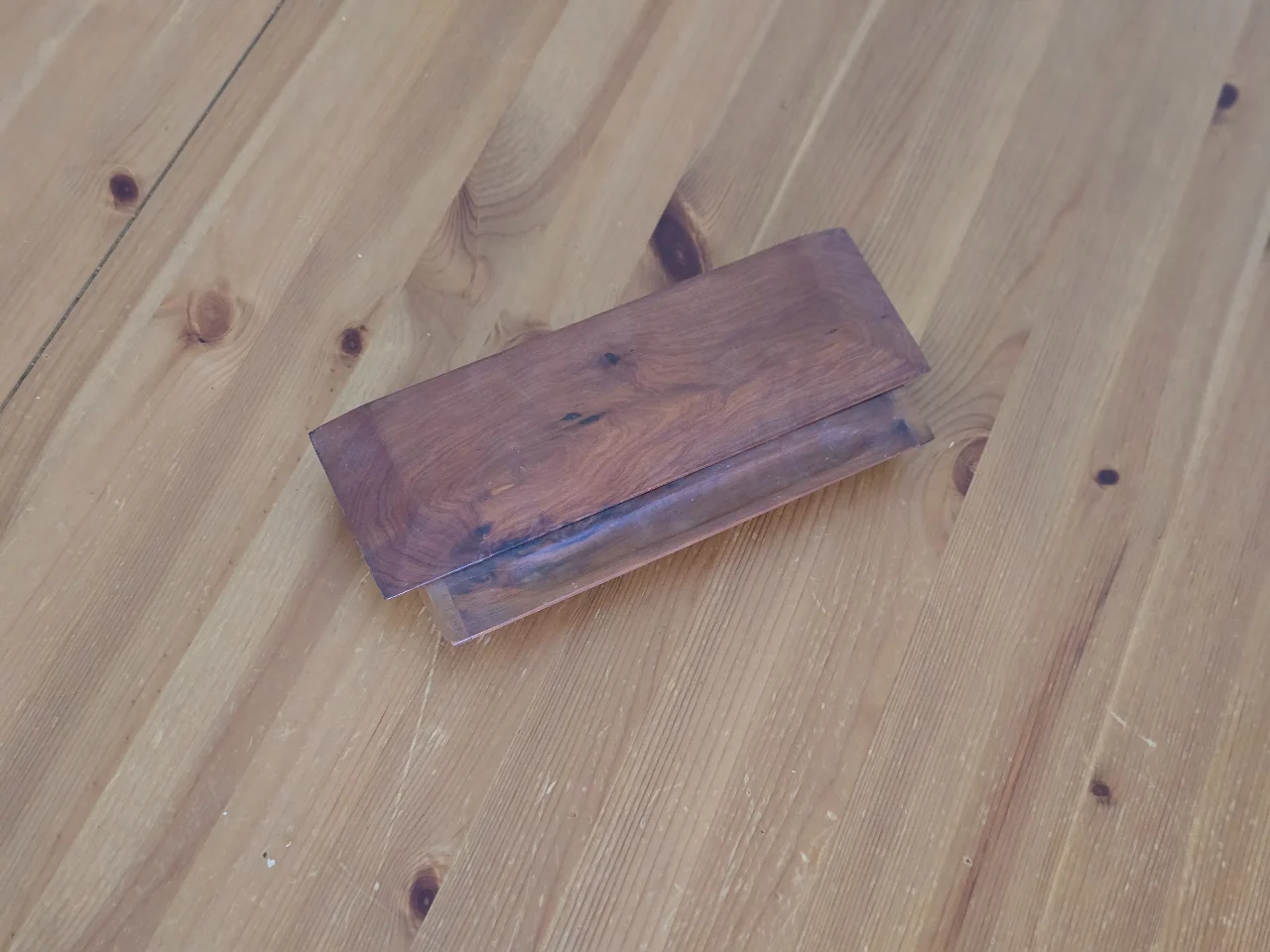 קופסת עץ מלא לאכסון כלי כתיבה מידות: 26X11 ס"מ