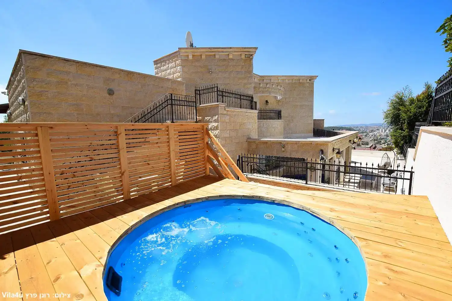 מה ההבדל בין וילת נופש לקבוצה לבין מתחם אירוח רגיל?