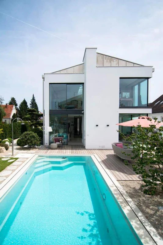 בריכת Brilliant