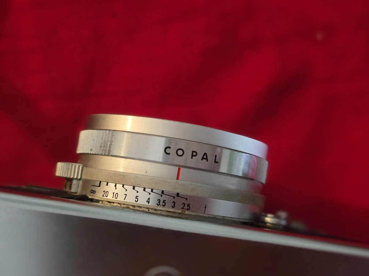 מצלמת פילים שנות ה.60 (Yashica Haif 17) העדשה f1.7    .....32mm