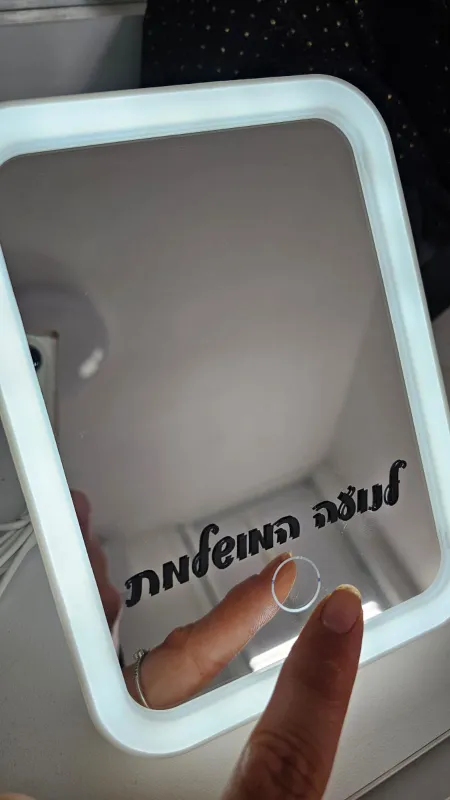 מראת לד מגע