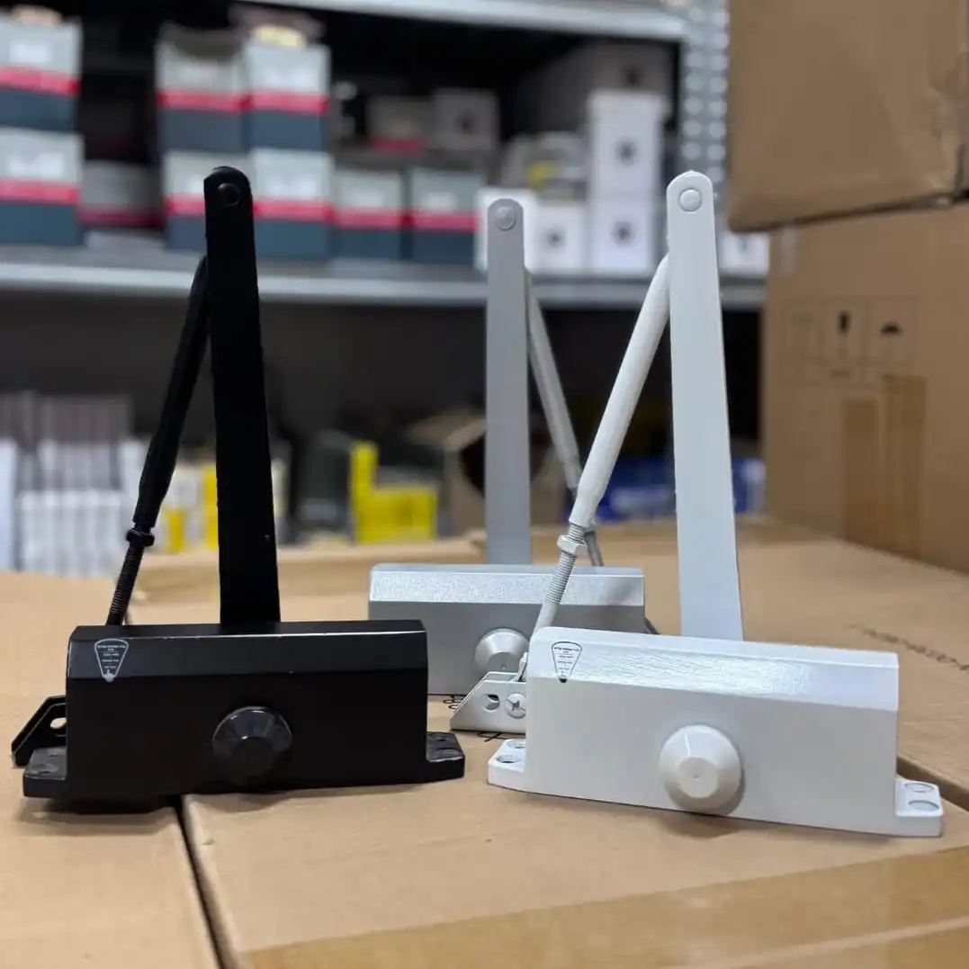 התקנת מחזיר דלת