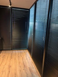 חברתנו מציעה פתרונות הצללה למרחבי עבודה שונים