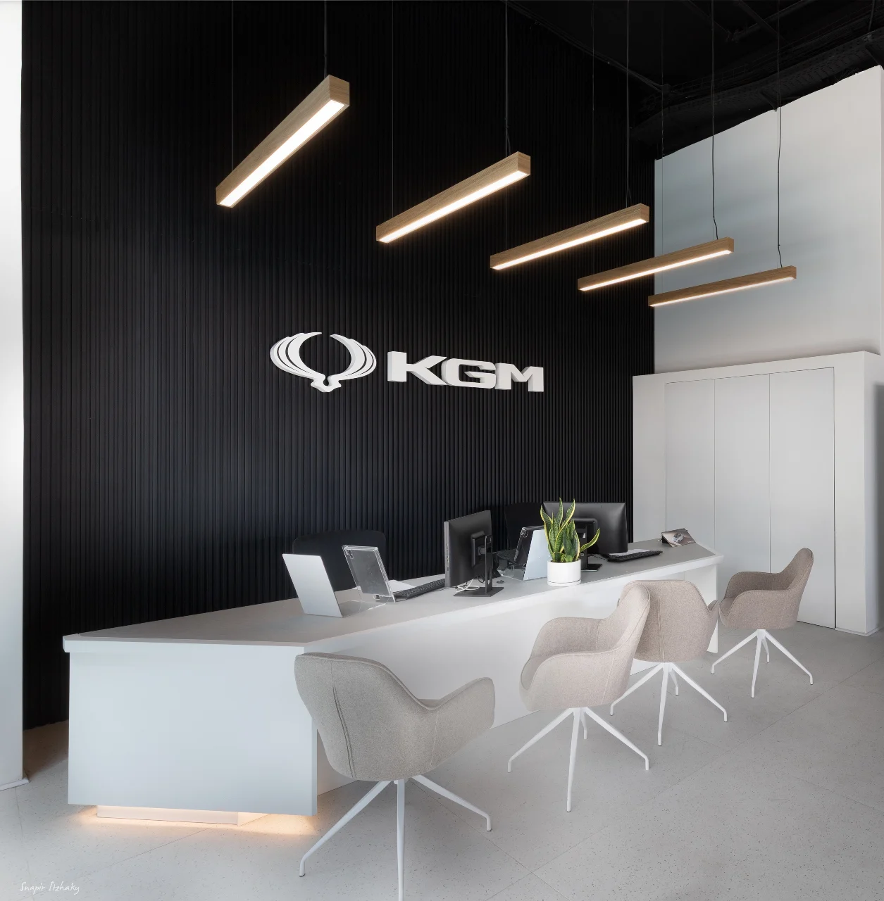 loom-lighting KGM car showroom in Petah Tikva