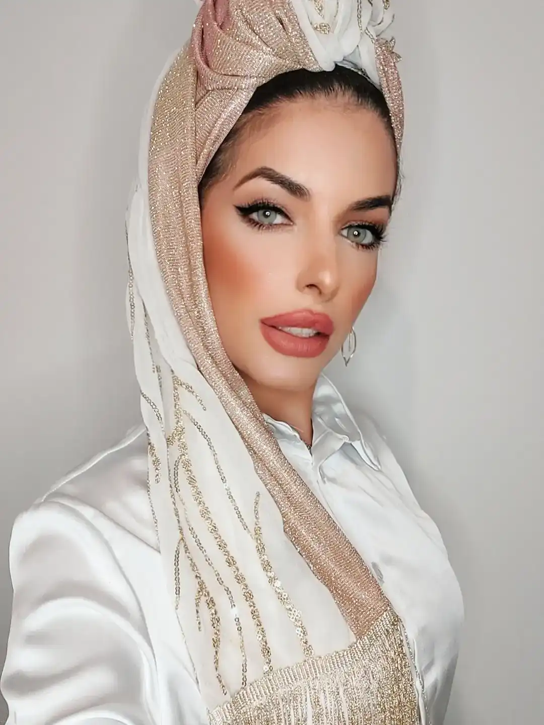 מטפחת אושרת לבן עם זהב כהה