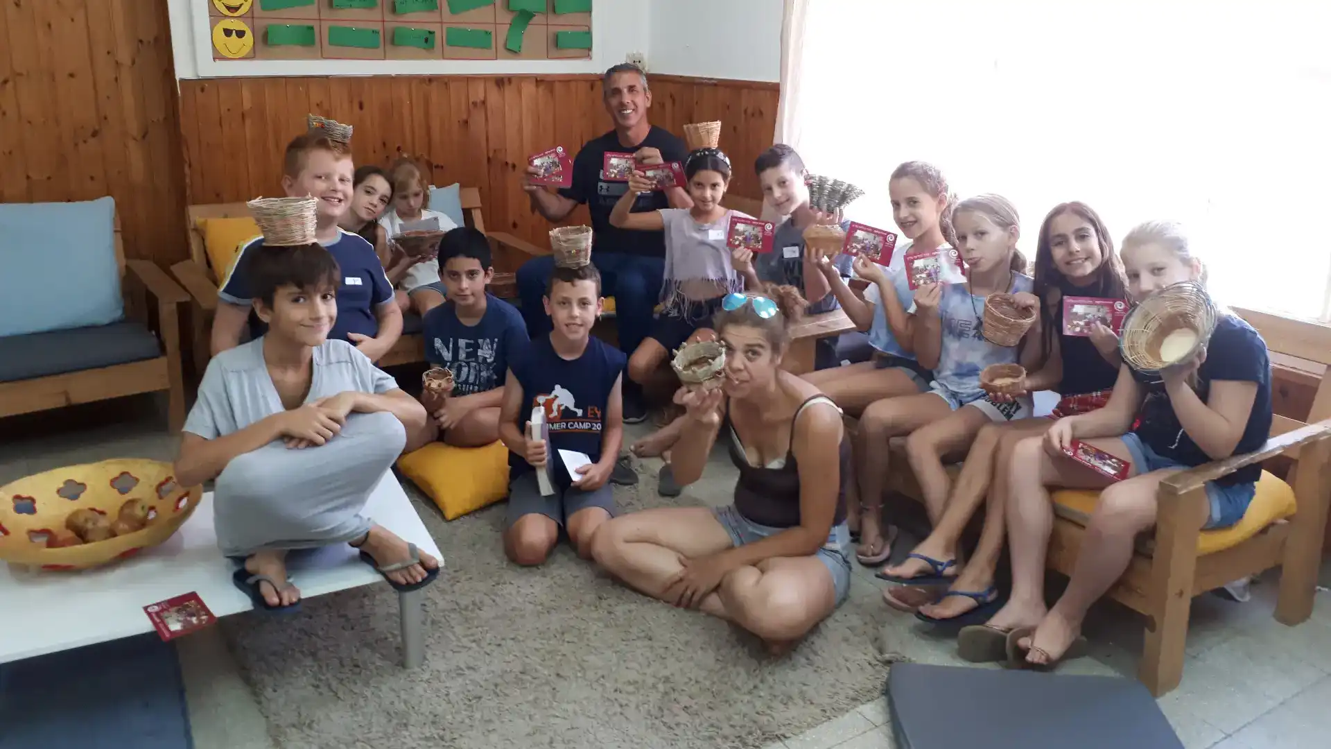 סדנה לנוער, בתי ספר מיסודי ועד תיכון. הסדנא מוכרת בגפן תוכנית: קליעת סלים וחוויה מספר 18866.