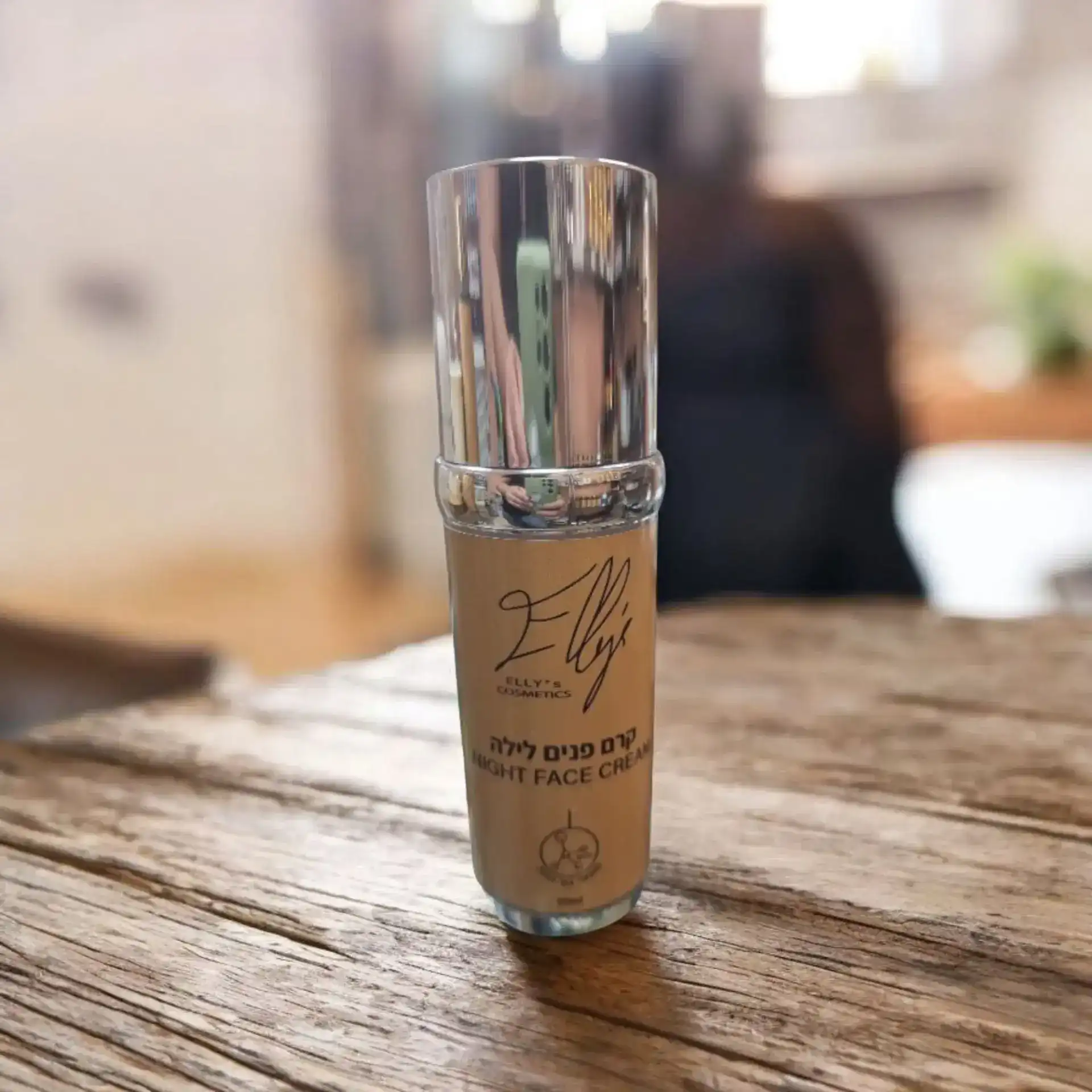 קרם פנים לילה – הזנה עמוקה וחידוש תאי העור בזמן השינה