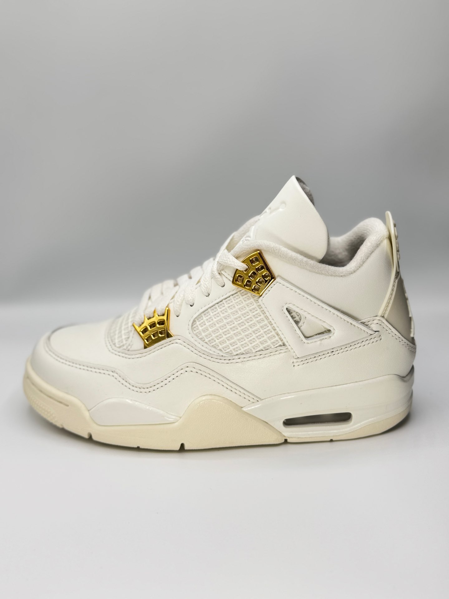 Jordan 4 Retro“ Metallic Gold”