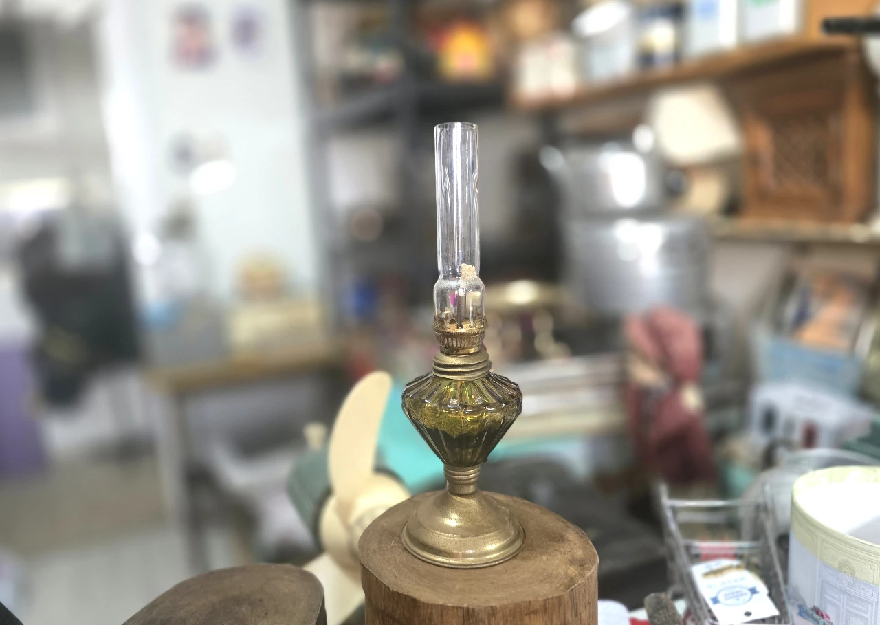 עששית דקורטיבית וינטאג', זכוכית ונחושת, גובה 27 ס"מ